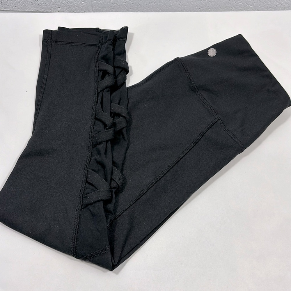 Yogalicious black Capri leggings​​​​​​​​​​